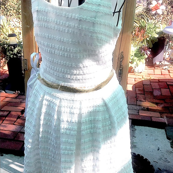 Skater Winter White GUESS Ruffle Tennis Dress Style w 90’s Gold Mesh Belt SZ 4 - Picture 2 of 11
